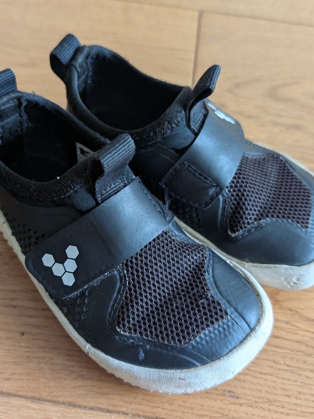 Vivobarefoot Primus Sport II Toddler size EU 22 US 6 colour obsidian EUC